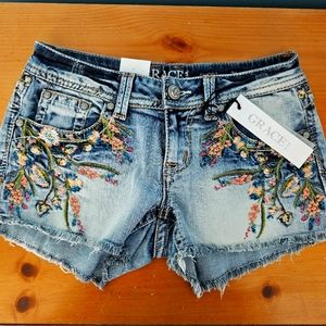 Grace in LA embroidered jean shorts. Size 26. New with tags.